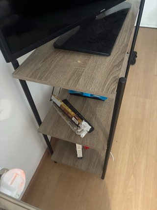 Mueble TV madera y metal  Comprado en Jysk (ticket