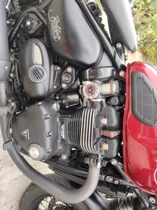 Triumph bonneville bobber black