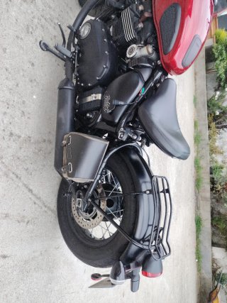 Triumph bonneville bobber black