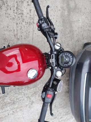 Triumph bonneville bobber black