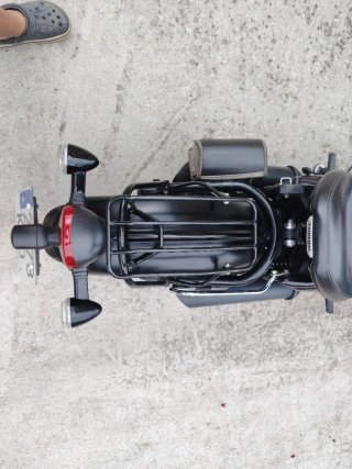 Triumph bonneville bobber black