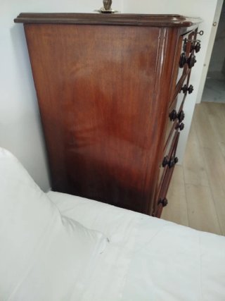 Preciosa Cómoda de caoba antigua VENTA en PERSONA