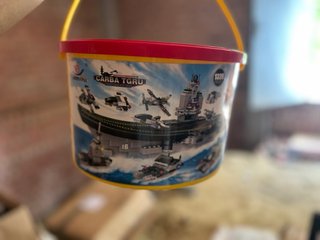 Cubo de construcción militar para niños