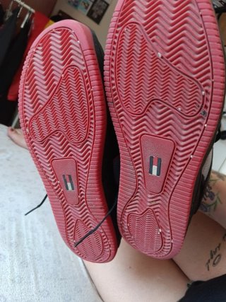 Zapatillas Tommy Hilfiger Negras y Rojas