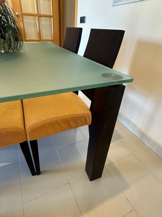 Mesa de comedor y 4 sillas