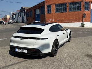Porsche Taycan -