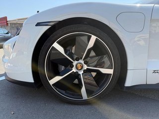 Porsche Taycan -