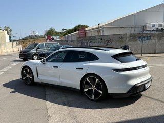 Porsche Taycan -