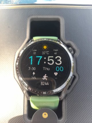 Reloj Inteligente Verde y esfera negra