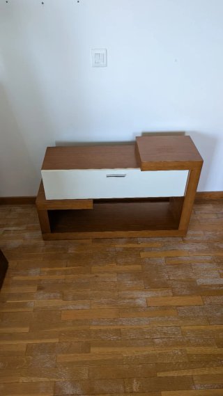 Muebles y espejo de entrada madera y cristal