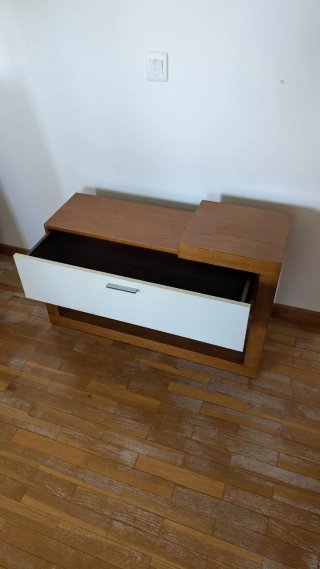 Muebles y espejo de entrada madera y cristal