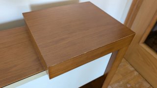 Muebles y espejo de entrada madera y cristal