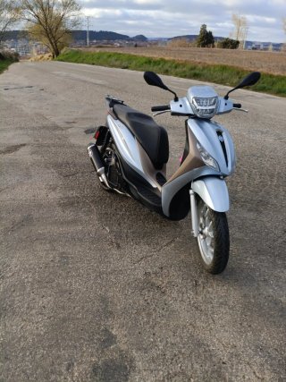 Piaggio Medley 125cc Scooter Plata 2023 ABS