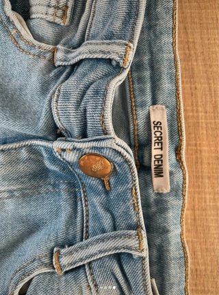Pantalones vaqueros acampanados