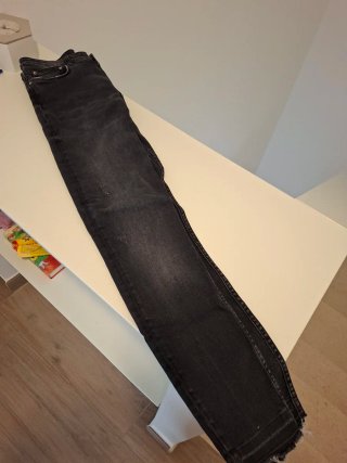 Jeans Zara scuri con frange