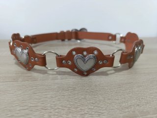 Cinturón boho con corazones plateados