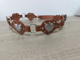 Cinturón boho con corazones plateados