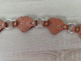 Cinturón boho con corazones plateados
