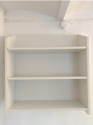 Estantería blanca de madera