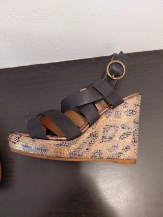 Sandali con zeppa neri e oro donna