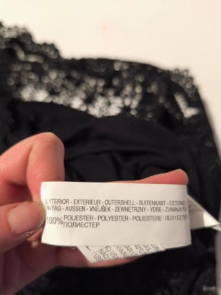 Falda negra de encaje floral