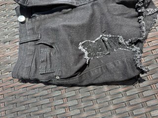 Shorts vaqueros negros rotos tiro alto