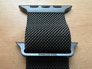 Apple Watch 44mm. Space Black Milanese Loop