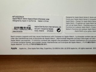 Apple Watch 44mm. Space Black Milanese Loop