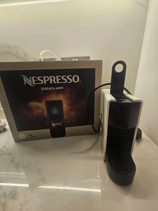Cafetera Nespresso Essenza Mini