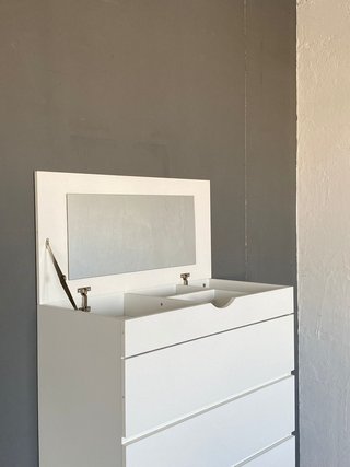 Nueva oferta! Comoda blanca 4 cajones + espejo