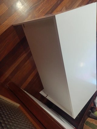Escritorio blanco y madera