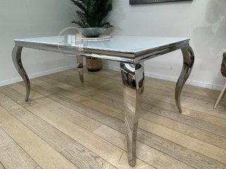 MESA DE COMEDOR DE CRISTAL Y PATAS CROMADAS