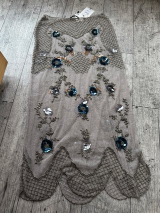 Falda Zara bordada viral lentejuelas