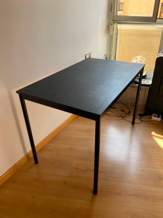 Escritorio negro moderno