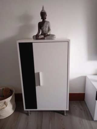 Mueble de salón blanco y negro