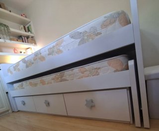 Cama nido compacta con cajones y colchones