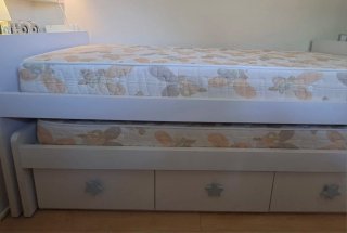 Cama nido compacta con cajones y colchones