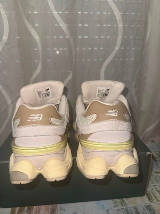 New Balance 9060 Beige/Blanco