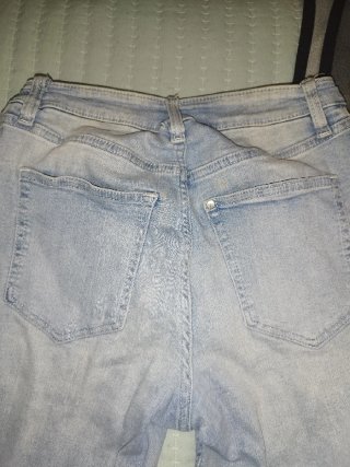 Pantalones vaqueros desgastados