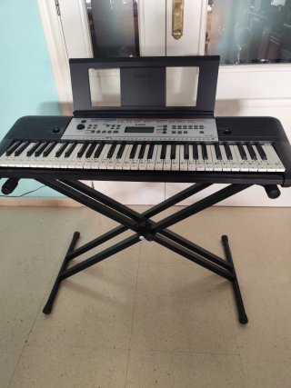 Teclado Yamaha YPT-260