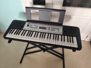 Teclado Yamaha YPT-260