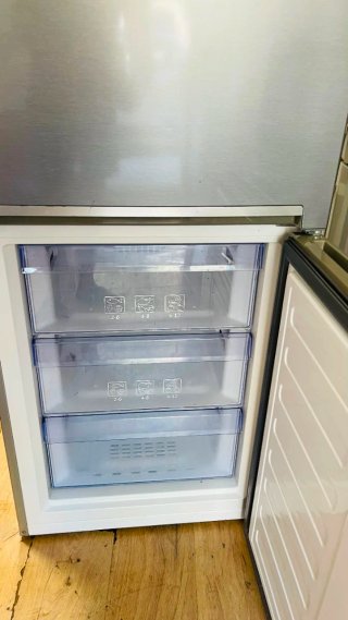 Nevera Beko plateada