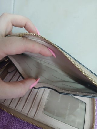 Cartera Michael Kors Beige con Estrellas Doradas