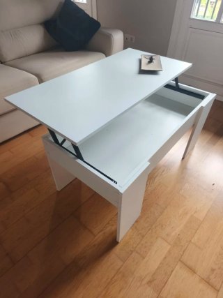 Mesa de salón blanca