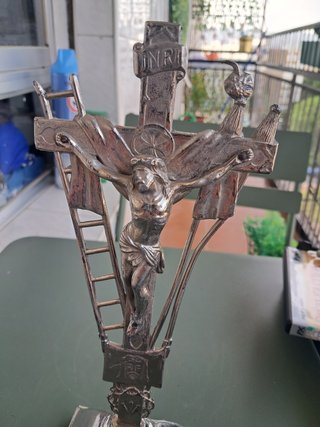Antigua Cruz dela Pasión/ Crucifijo de mesa (metal