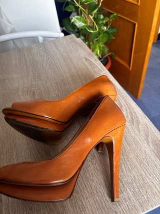 Zapatos de tacón peep toe marrones