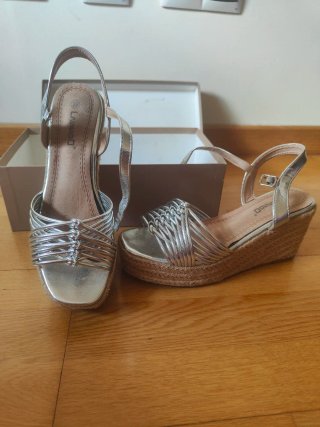 Sandalias cuña plateadas talla 39