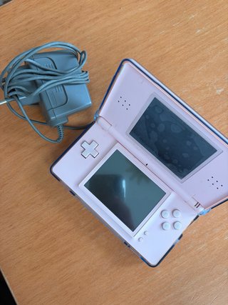 Nintendo DS lite con guitar hero y cargador