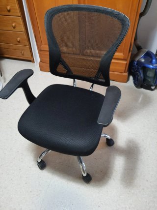 Silla de oficina ergonómica negra