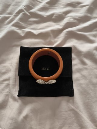 Pulsera Mango Marrón con Lazo Brillante
